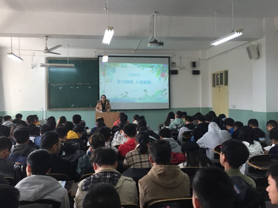 15vip太阳成辅导员召开“学习领航,人生领航”主题班会2.JPG
